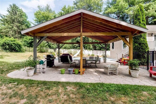 Building Photo - 143 Ponus Ave