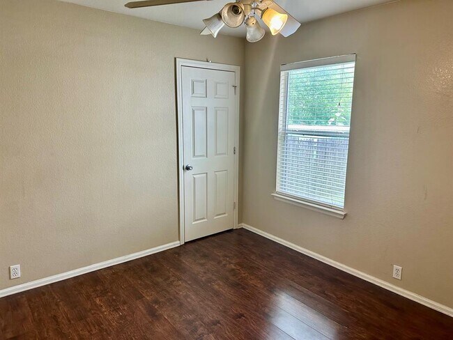 Building Photo - 124 Spruce Dr