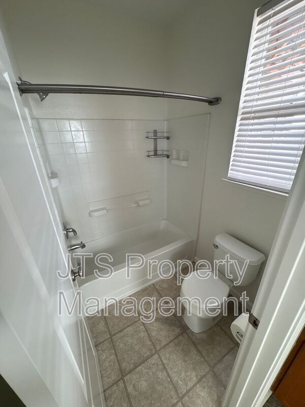 Building Photo - 1576 Morning Glory Ln