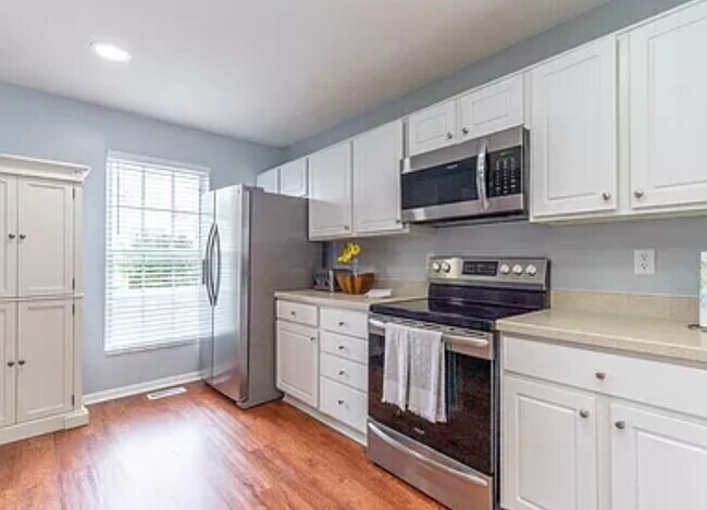 Building Photo - 5587 Bow Falls Blvd