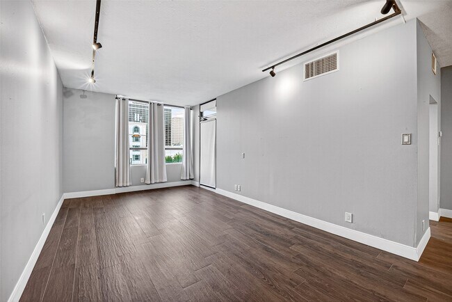 Building Photo - 5150 Hidalgo St