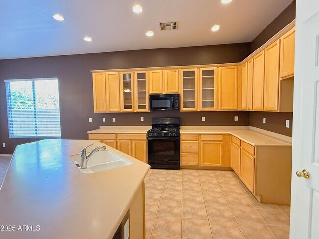 Building Photo - 2729 S Sorrelle