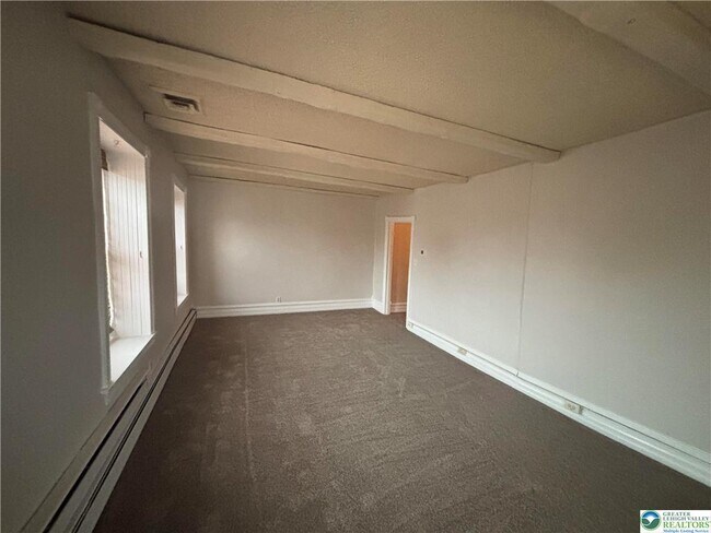 Building Photo - 332 Main St