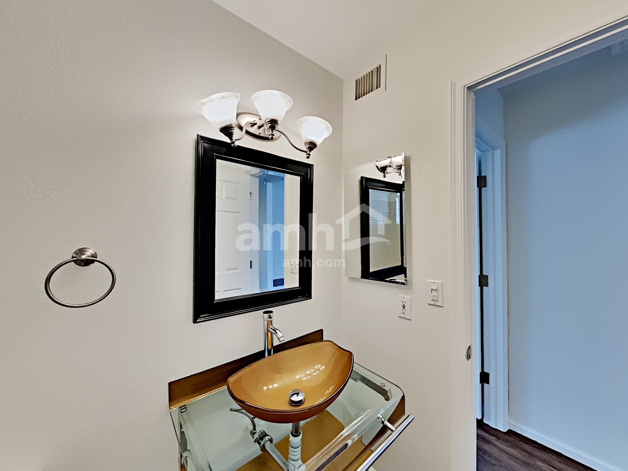 Building Photo - 11106 E Becker Ln