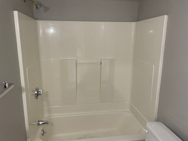 Building Photo - 128 Penn St