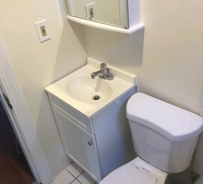 Building Photo - 17 Parker Hill Ave