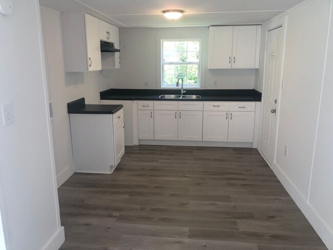 Building Photo - Newly remodeled home is located in Lancaster, SC 29720.