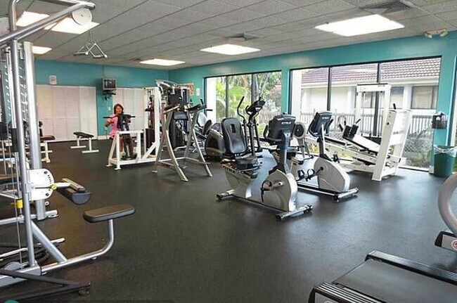 Building Photo - 110 Lake Emerald Dr