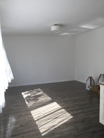 Building Photo - 4870 W Adams Blvd