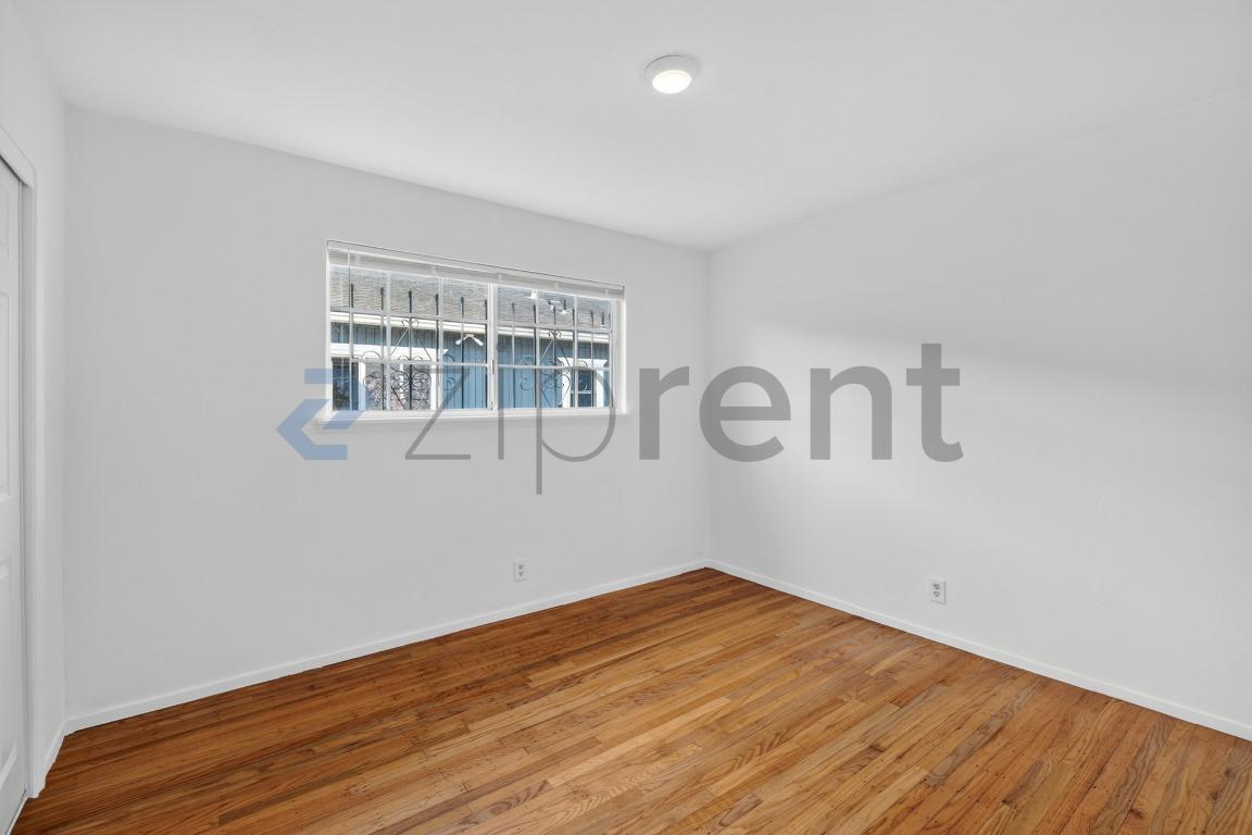 Building Photo - Unit