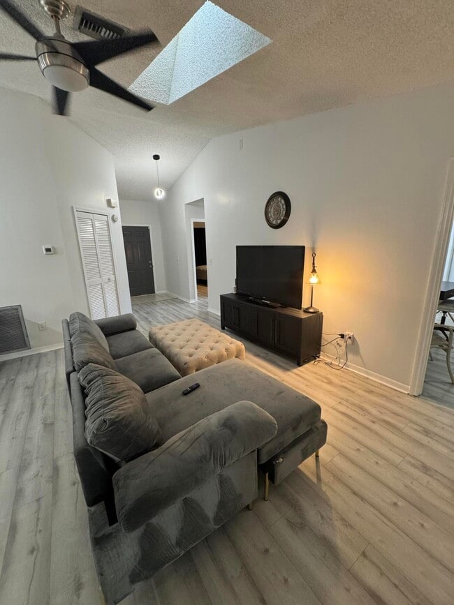 Building Photo - 1371 Thornbank Ln