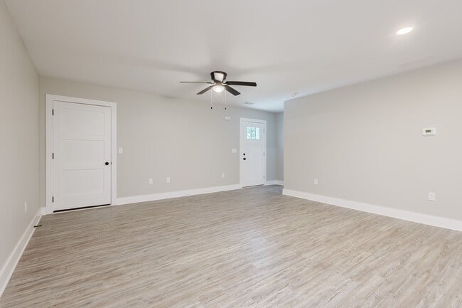 Building Photo - 303 E St