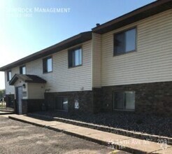 Building Photo - Completely Renovated Rosebrook #203