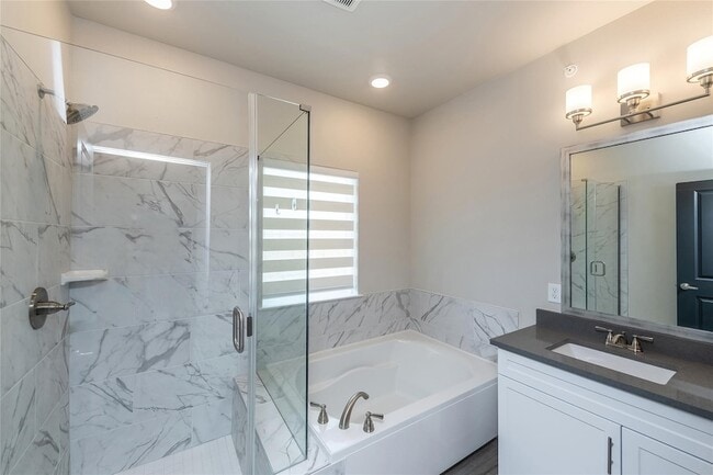 Building Photo - 3301 Wynwood Dr
