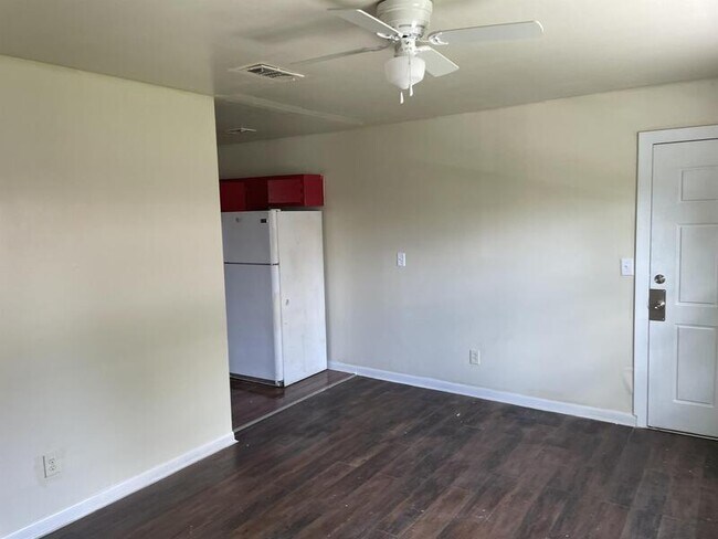 Building Photo - 1824 Augusta Dr