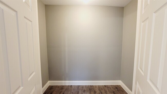 Building Photo - 4034 Dreyfus St