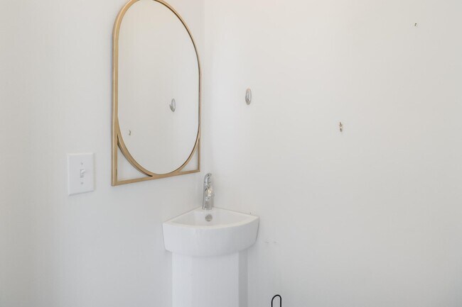 Building Photo - 2207 Government St