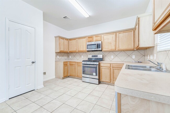 Building Photo - 8115 Barnes Ridge Ln