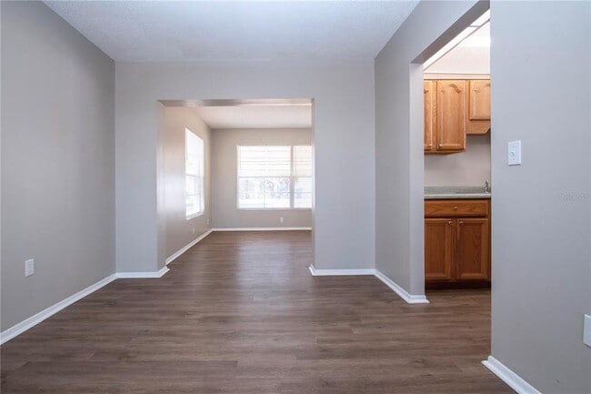 Building Photo - 802 Buttonwood Dr