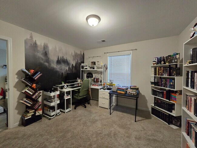 Building Photo - 437 Conifer St