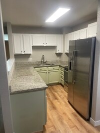 Building Photo - 3228 W Girard Ave