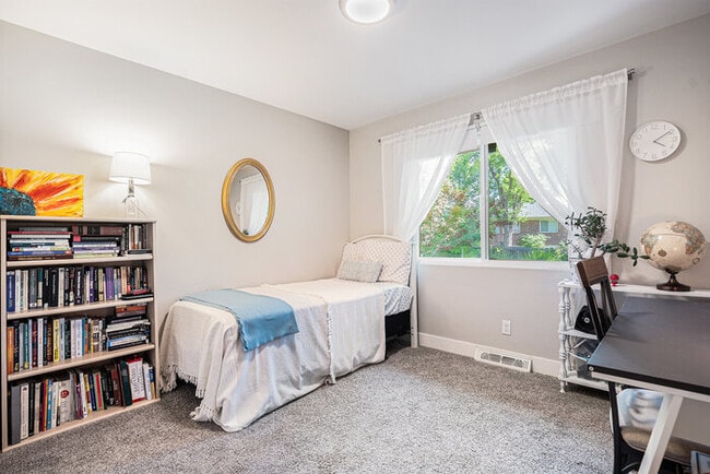 Building Photo - 8192 E Oxford Dr