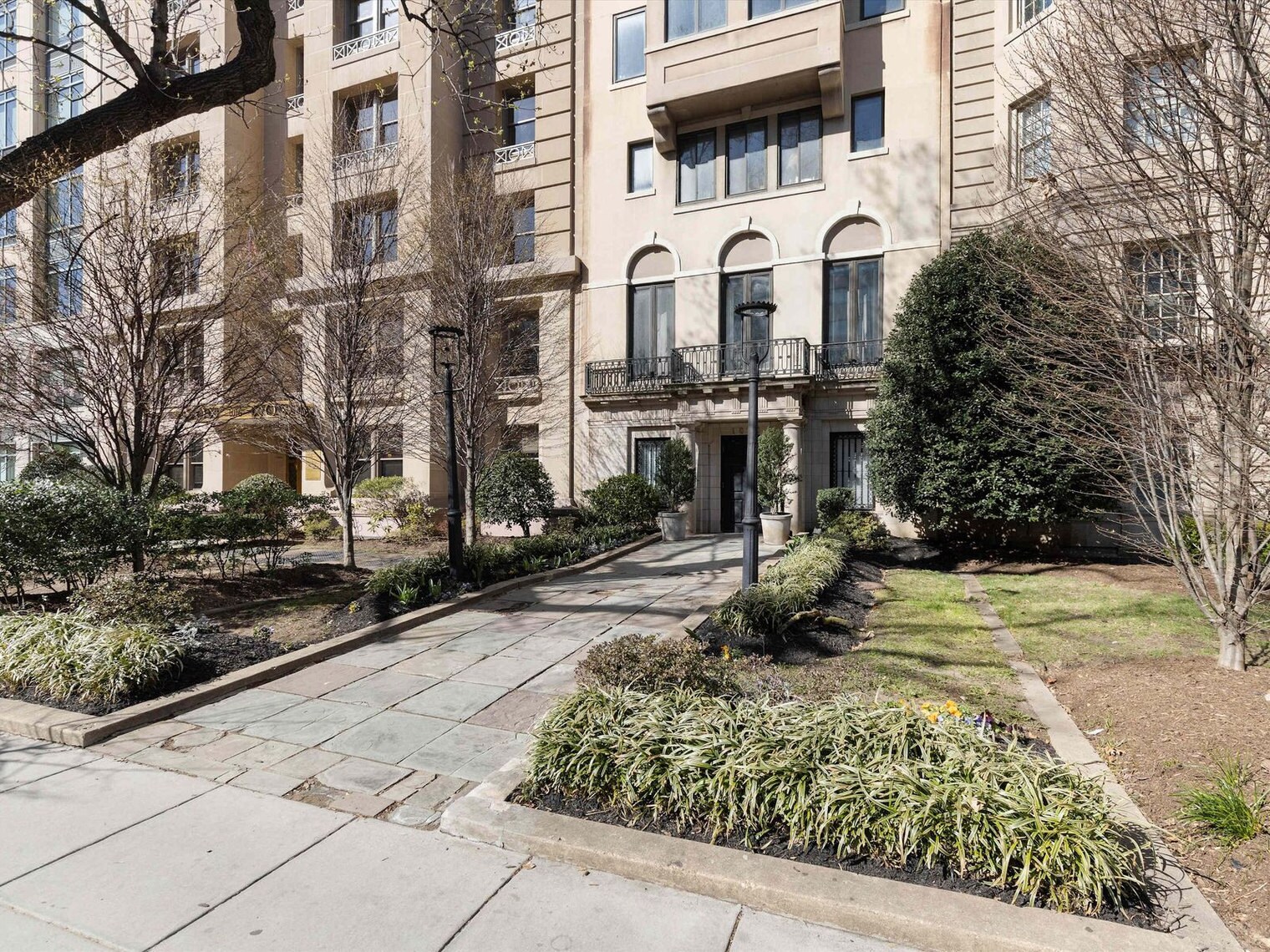 Building Photo - 1601 K St NW