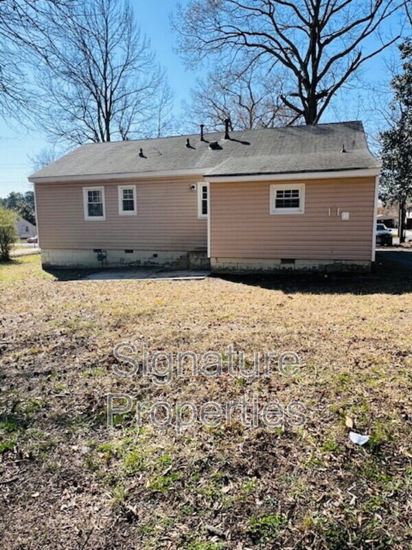 Building Photo - 211 Deerfield Dr