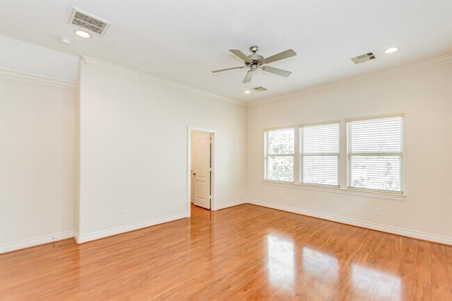 Building Photo - 5514 Crooms St