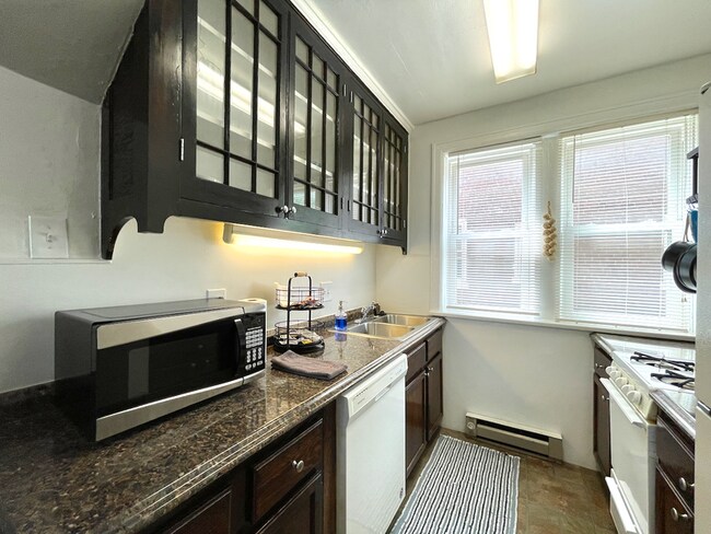 Building Photo - 6655 Berthold Ave
