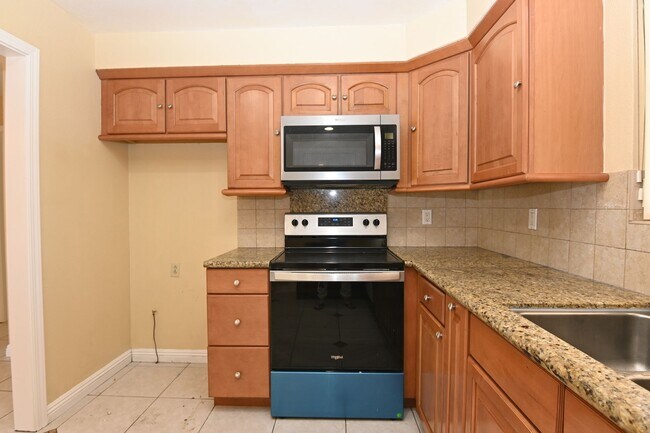 Building Photo - Beautiful 5 bed 3 bath, 2 car Garage & Pool, Near Snell & Calero