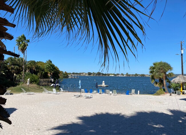 Building Photo - 604 Highcrest Dr