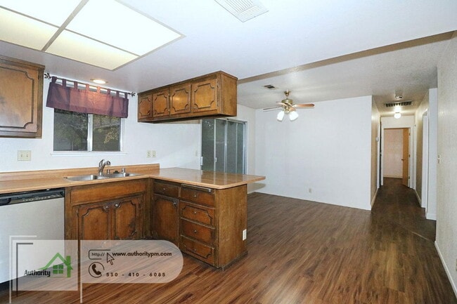 Building Photo - 2272 Wilson Ave