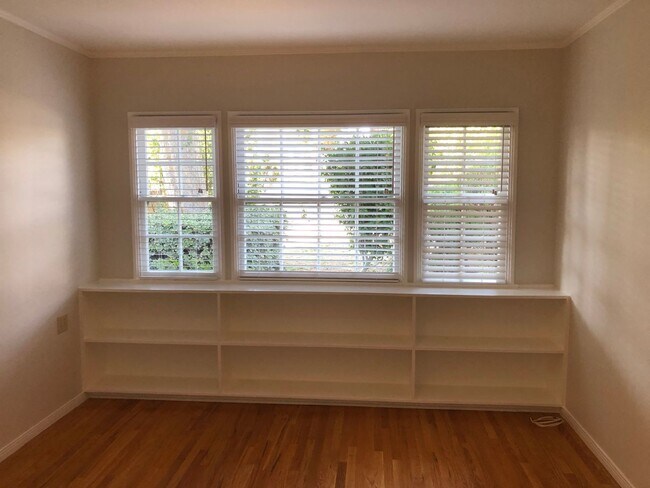 Building Photo - COMING SOON! Beautiful Home near Warner Brothers Studio! AVAILABLE 6/10/2026