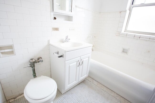Floorplan - 5034-5046 S. Woodlawn Avenue