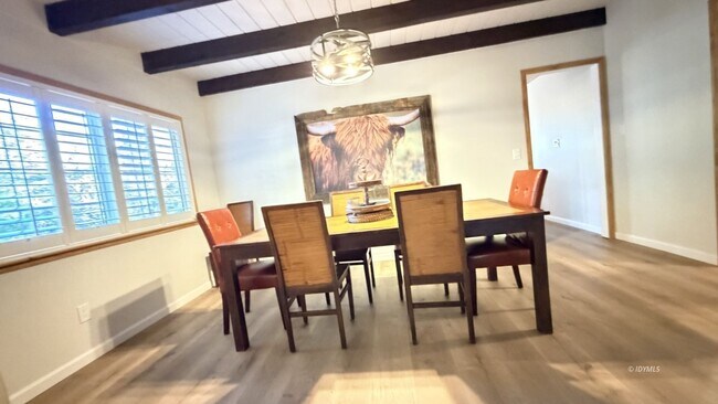 Building Photo - Large Home with Views