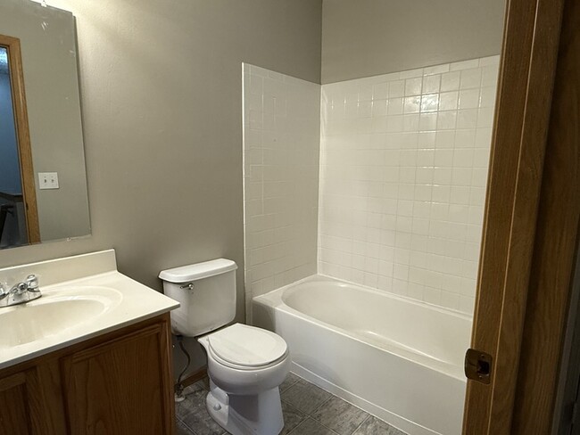 Building Photo - Charming 3 bedroom, 2.5 bath home located ...