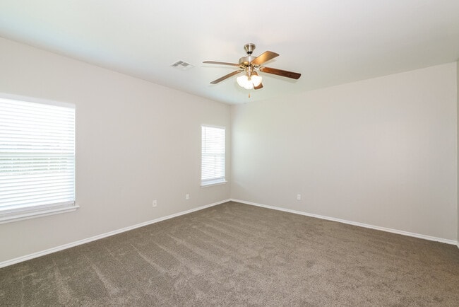 Building Photo - Check out this Wonderful Home!