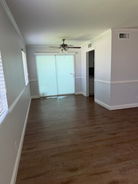 Living area - 140 N Alta Vista Ave