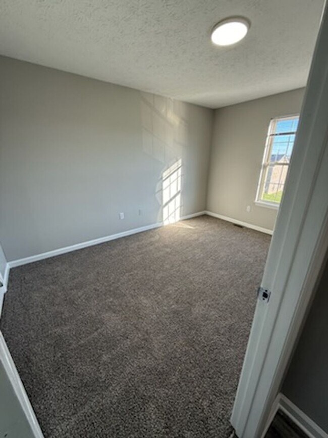 Building Photo - 203 Aqueduct Dr