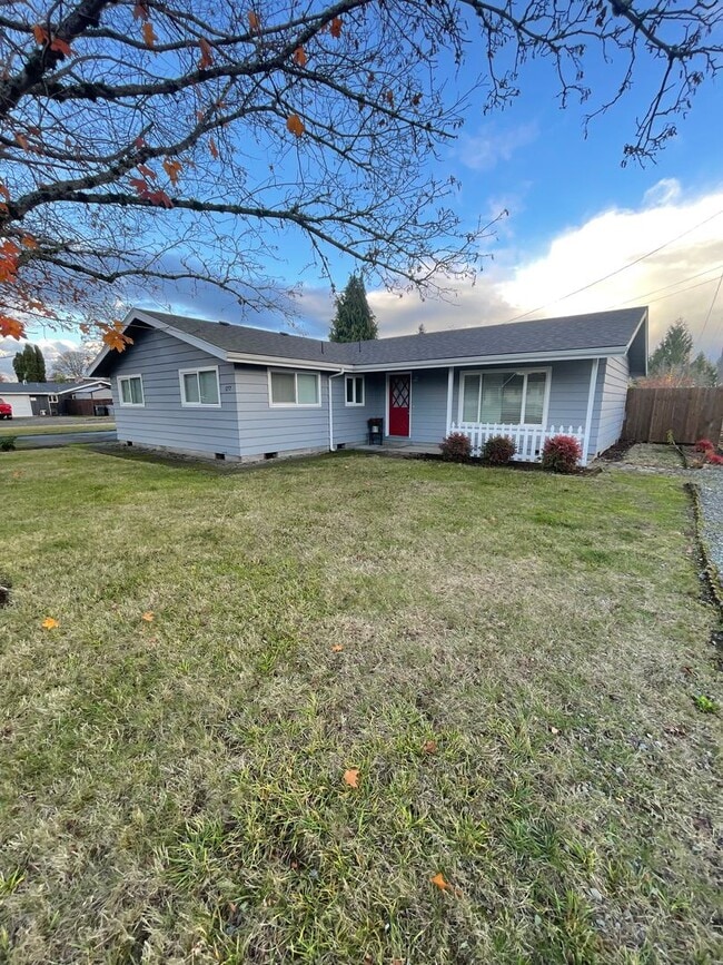 Building Photo - Newly Remodeled 4 Bedroom with a large fenced yard!