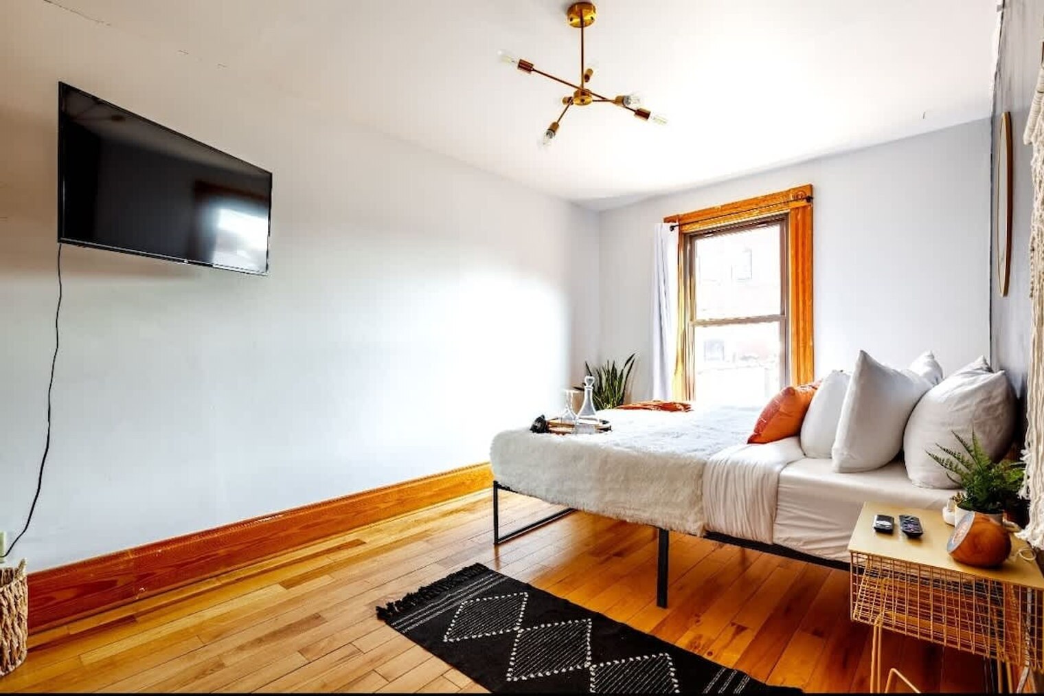 Building Photo - 1180 N High St