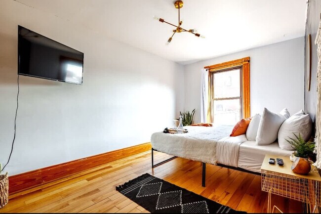 Building Photo - 1180 N High St