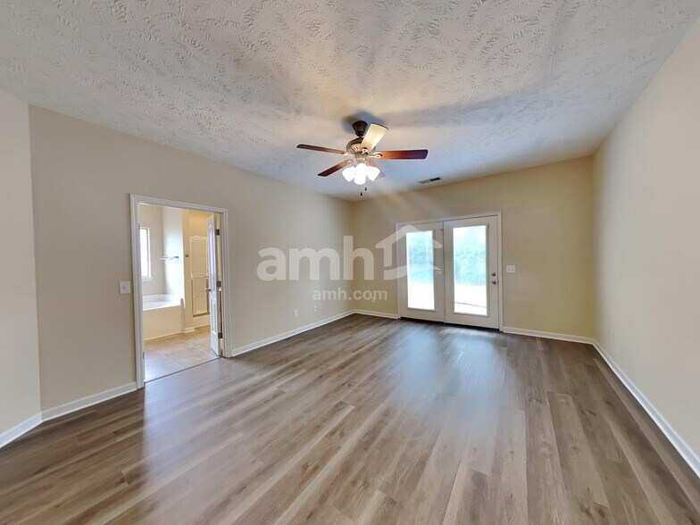 Building Photo - 1006 Middleton Ln
