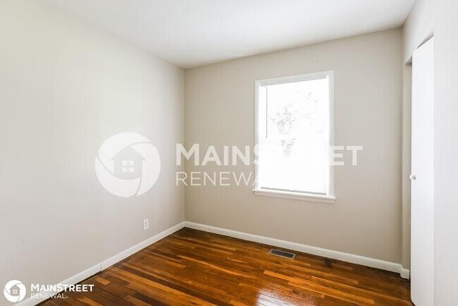 Building Photo - 922 N Harbison Ave