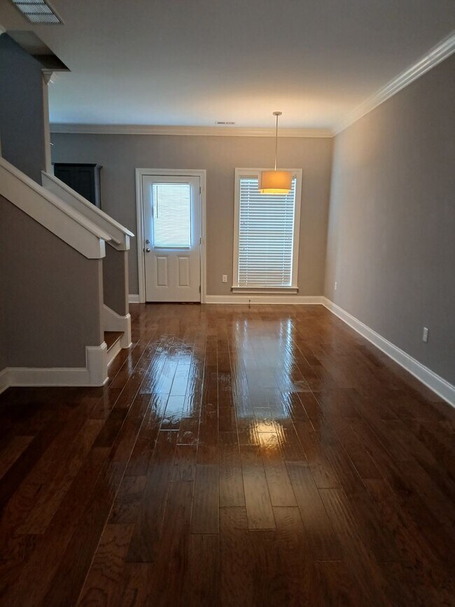 Building Photo - 4 Bedroom/4.5 Bath