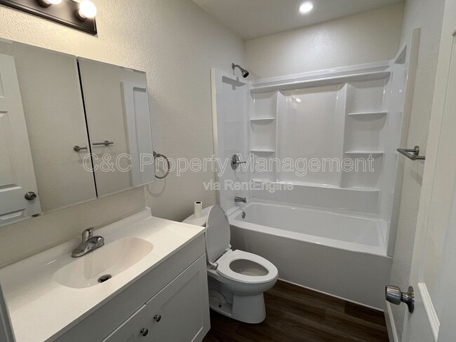 Building Photo - 11464 W Larch Rd