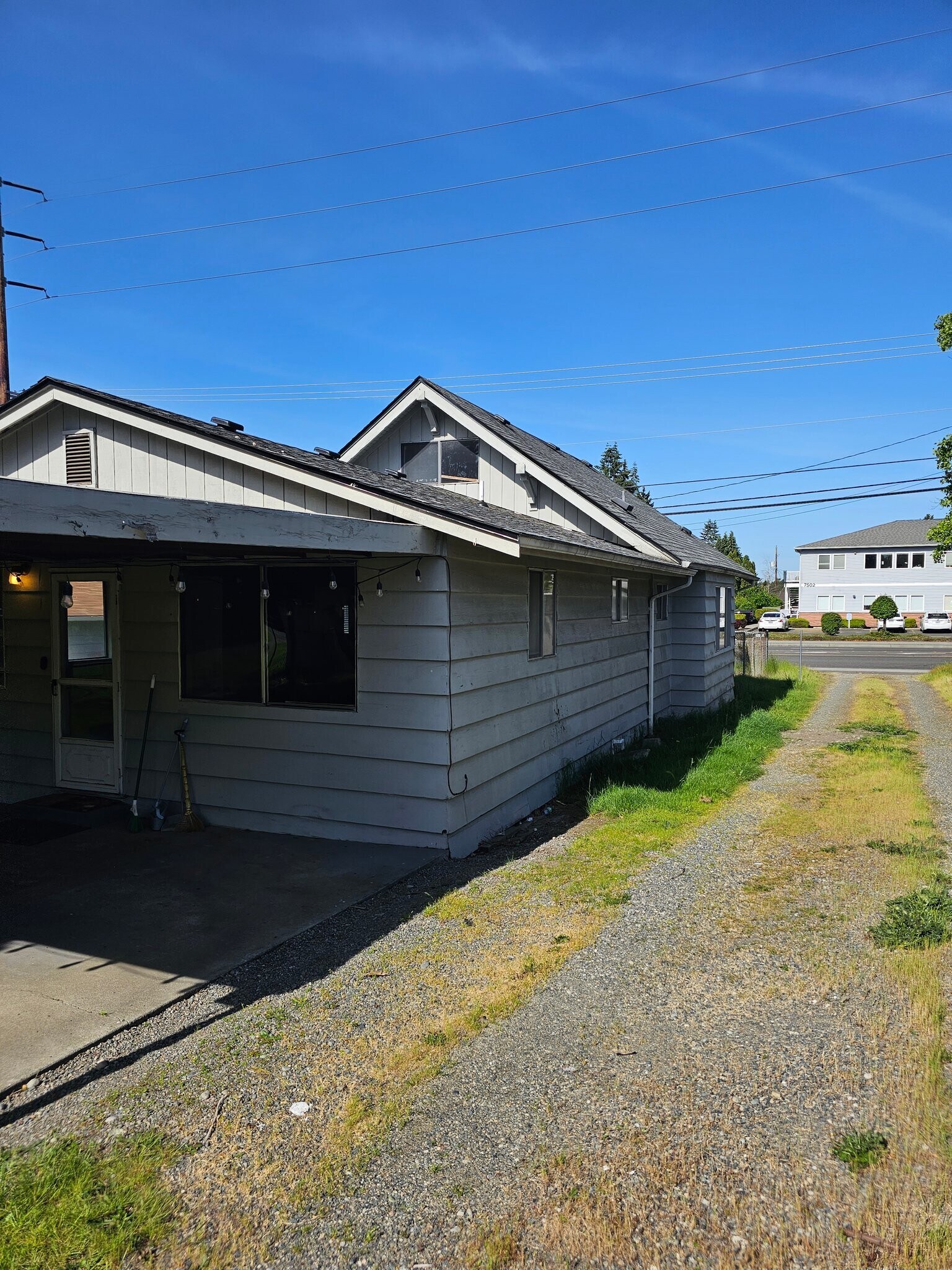 Building Photo - 7519 Lakewood Dr W