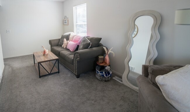 Building Photo - 925 Burcham Dr