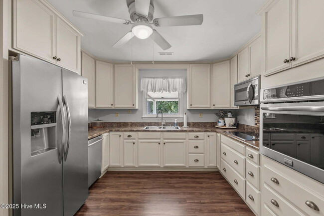 Building Photo - Beautiful 3 Bedroom, 2 Bath Home -135 Yate...